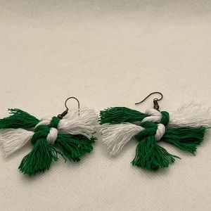 Feather macramé earrings